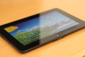 Testiss� Windows 8 -tabletti Dell Latitude 10