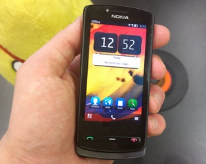Pikatestissä pienikokoinen Belle-puhelin: Nokia 700