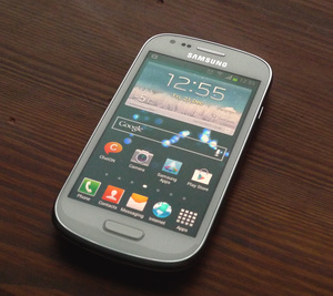 Pikakatsauksessa Samsung Galaxy S III Mini: ei nimi puhelinta pahenna