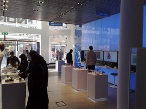 Nokia sulkee my�s New Yorkin ja Chicagon lippulaivamyym�l�ns�